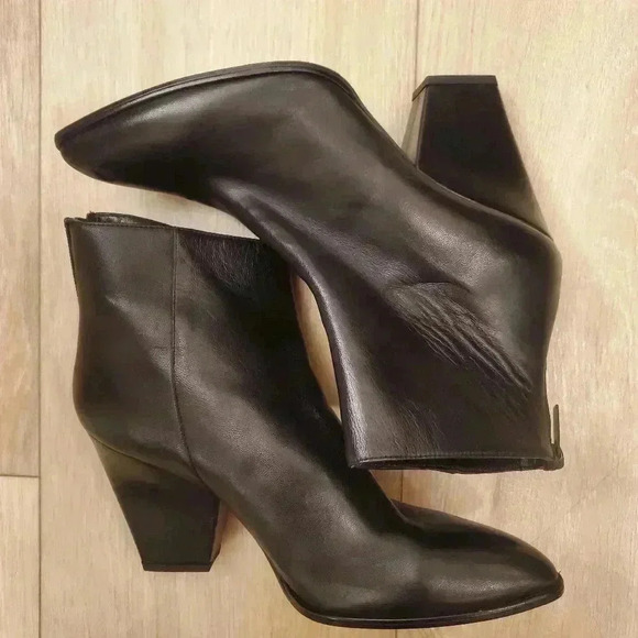 Stuart Weitzman Shoes - Stuart Weitzman Bedford Ankle Booties Black 10 40414-21